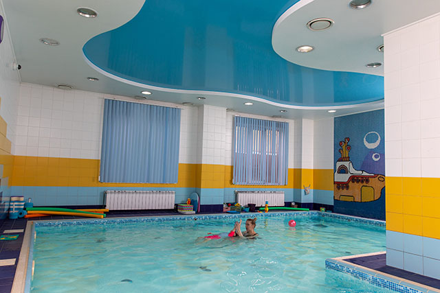 Детский бассейн ОЛЕ - обучение детей плаванию